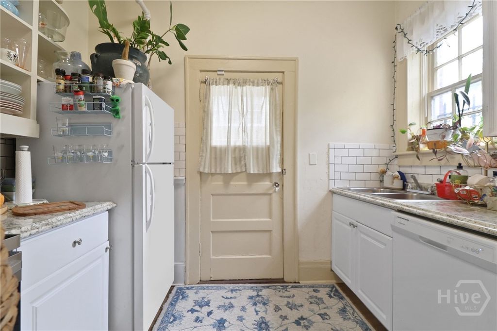 Image 41 of property listing at 24 E Jones Street, Savannah, GA 31401