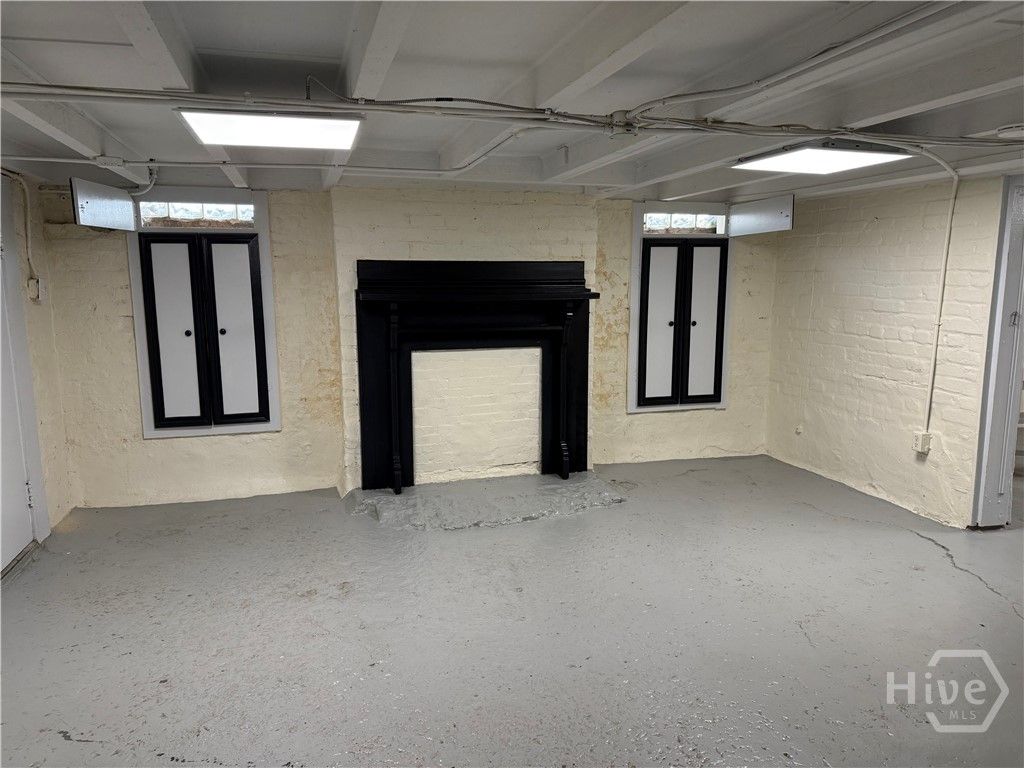 Image 43 of property listing at 24 E Jones Street, Savannah, GA 31401