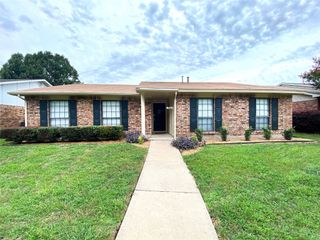 6221 Fallbrook Drive, Garland, TX 75043