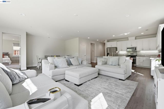 5444 Gray Pine Way, Antioch, CA 94531