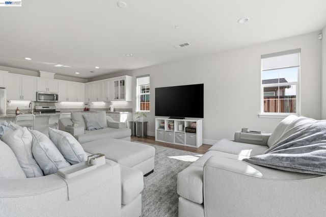 5444 Gray Pine Way, Antioch, CA 94531