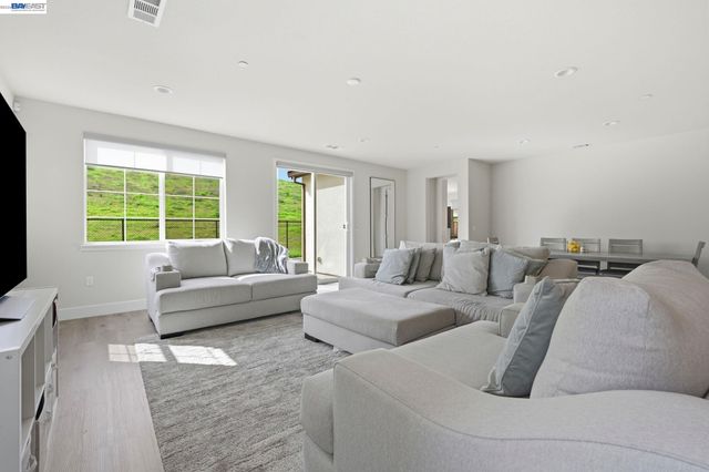 5444 Gray Pine Way, Antioch, CA 94531