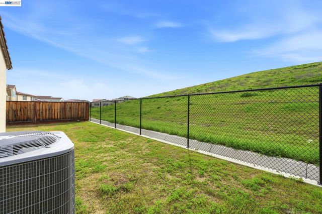 5444 Gray Pine Way, Antioch, CA 94531