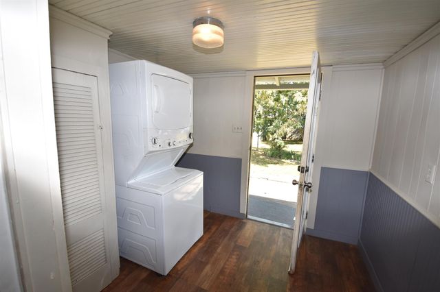 215 E 11th Street, Bonham, TX 75418