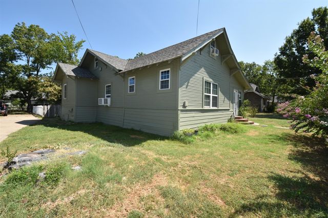 215 E 11th Street, Bonham, TX 75418