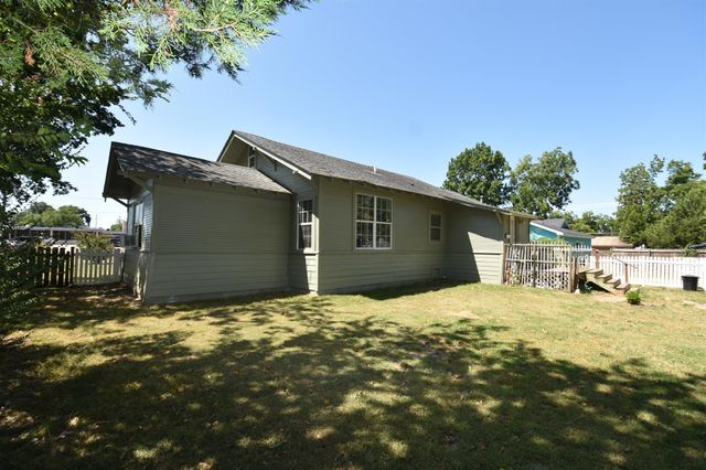 215 E 11th Street, Bonham, TX 75418