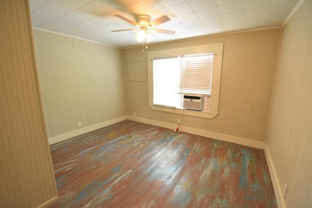215 E 11th Street, Bonham, TX 75418