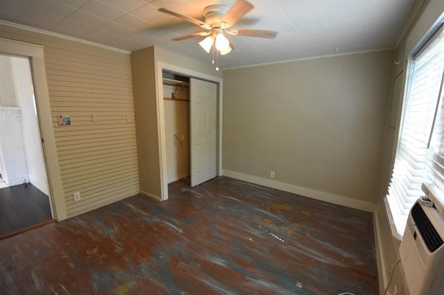 215 E 11th Street, Bonham, TX 75418