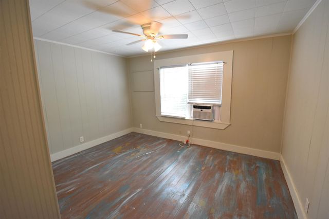 215 E 11th Street, Bonham, TX 75418