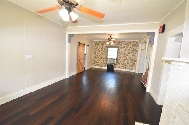 215 E 11th Street, Bonham, TX 75418