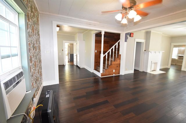 215 E 11th Street, Bonham, TX 75418