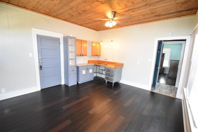 215 E 11th Street, Bonham, TX 75418