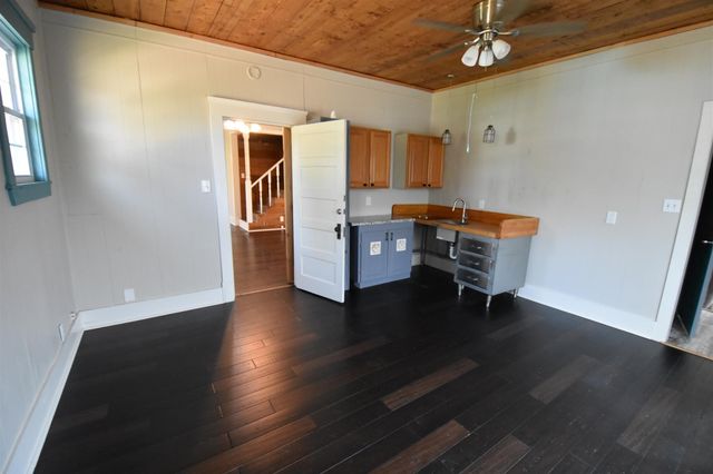 215 E 11th Street, Bonham, TX 75418