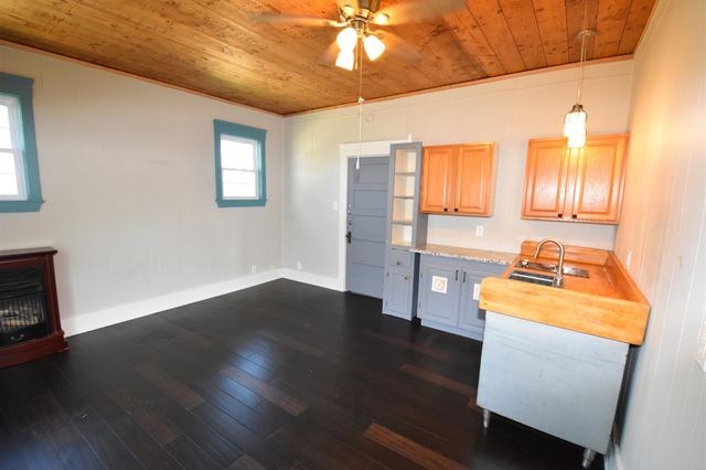 215 E 11th Street, Bonham, TX 75418