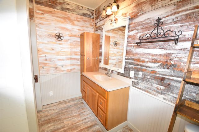 215 E 11th Street, Bonham, TX 75418