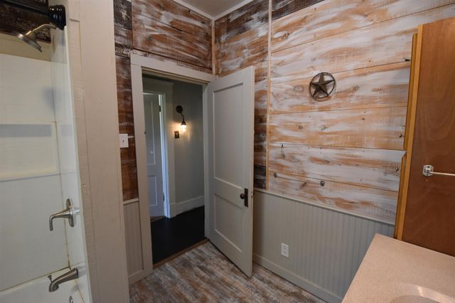 215 E 11th Street, Bonham, TX 75418