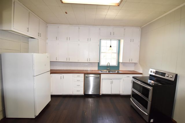 215 E 11th Street, Bonham, TX 75418