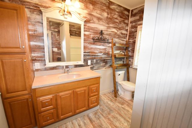 215 E 11th Street, Bonham, TX 75418