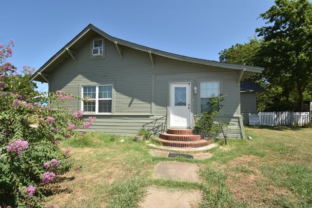 215 E 11th Street, Bonham, TX 75418