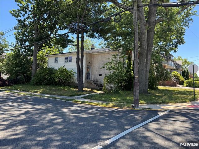 1038 Kingsland Lane, Fort Lee, NJ 07024