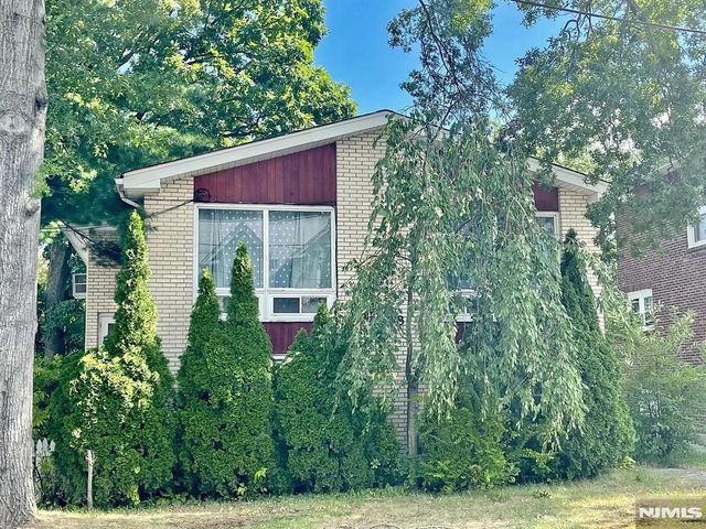 1038 Kingsland Lane, Fort Lee, NJ 07024