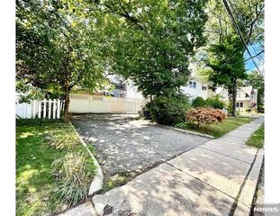 1038 Kingsland Lane, Fort Lee, NJ 07024