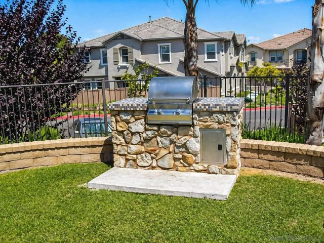425 S Meadowbrook Dr 124, San Diego, CA 92114