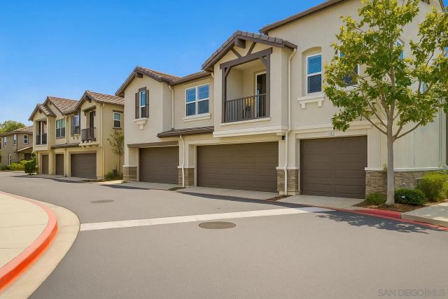 425 S Meadowbrook Dr 124, San Diego, CA 92114