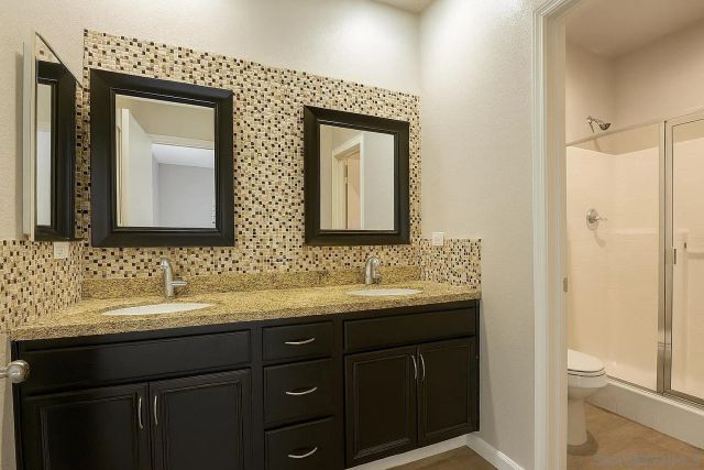 425 S Meadowbrook Dr 124, San Diego, CA 92114
