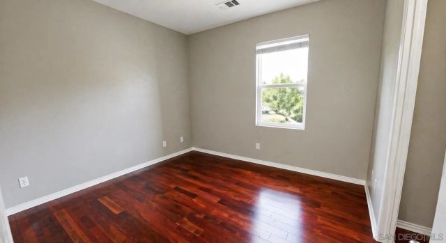 425 S Meadowbrook Dr 124, San Diego, CA 92114