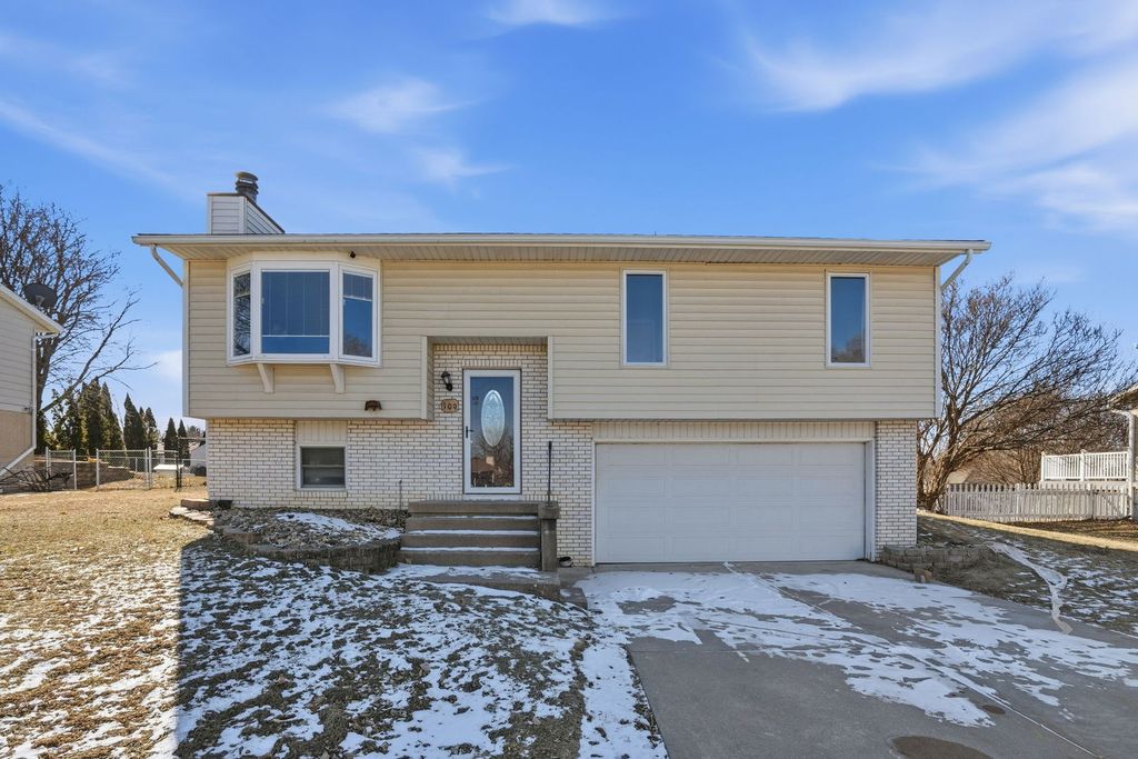 109 Blackhawk Drive, Park View, IA 52748