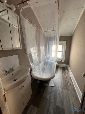 381 & 383 W Johnson Street, Upper Sandusky, OH 43351