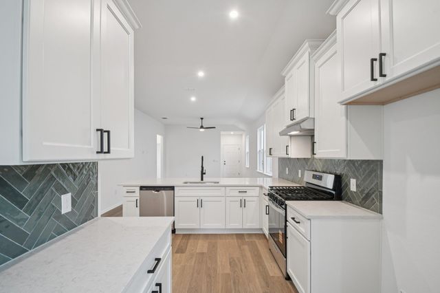 367 Porter Country PKWY, Buda, TX 78610