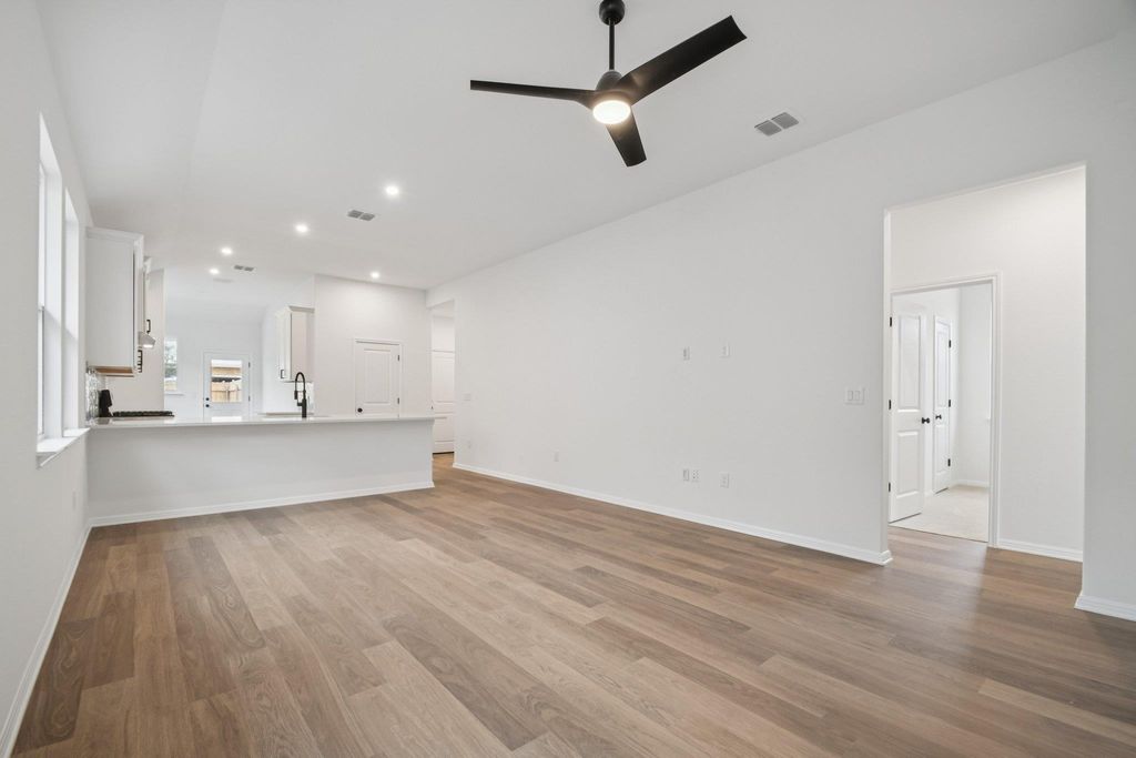 367 Porter Country PKWY, Buda, TX 78610