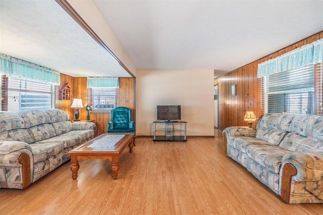 37015 SANDRA AVENUE, Zephyrhills, FL 33542