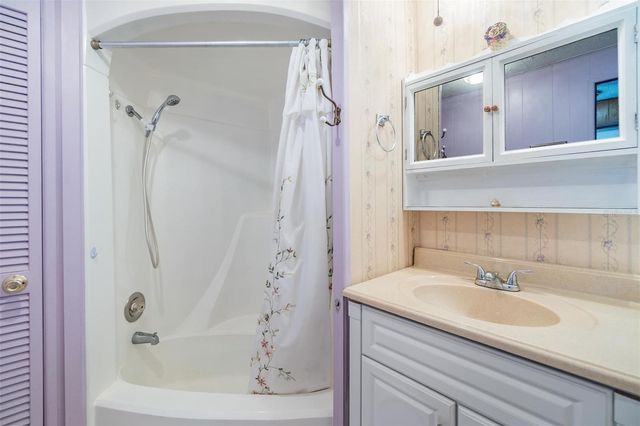 37015 SANDRA AVENUE, Zephyrhills, FL 33542