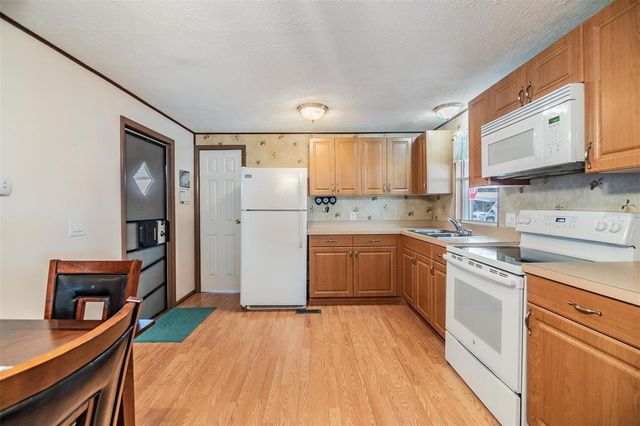 37015 SANDRA AVENUE, Zephyrhills, FL 33542