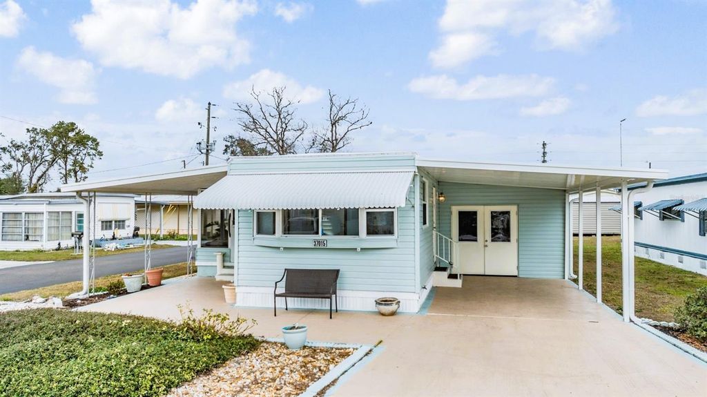 37015 SANDRA AVENUE, Zephyrhills, FL 33542