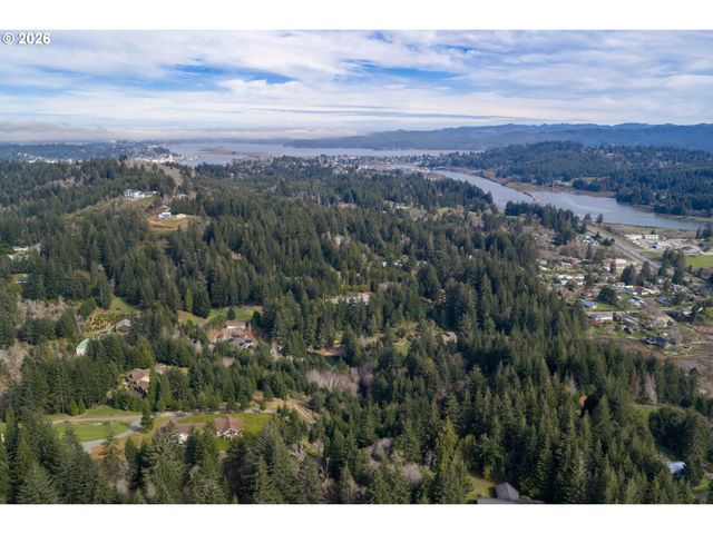 93549 PATTERSON Ln, Coos Bay, OR 97420