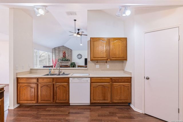 9630 Wildwood Rdg, San Antonio, TX 78250