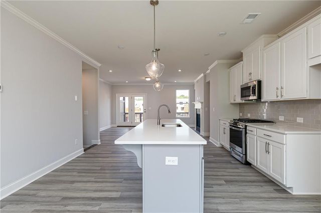 1045 Bullpen Bluffs, Lawrenceville, GA 30043