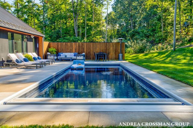 6346 Riverside Road, Fennville, MI 49408