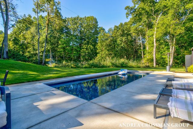 6346 Riverside Road, Fennville, MI 49408