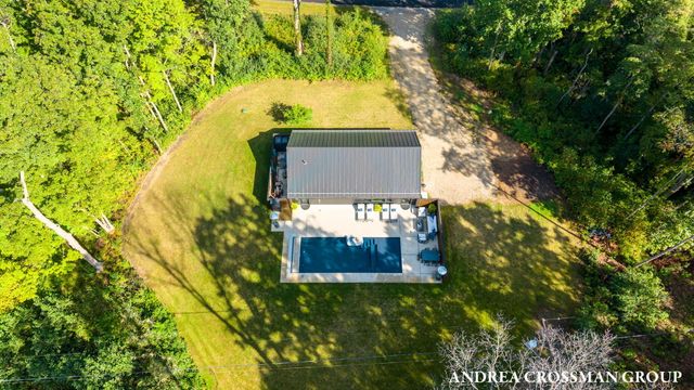 6346 Riverside Road, Fennville, MI 49408