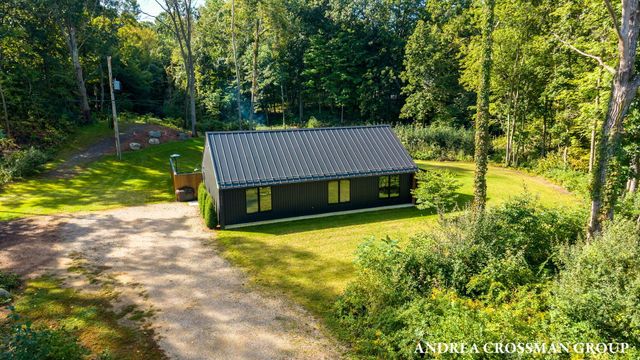 6346 Riverside Road, Fennville, MI 49408