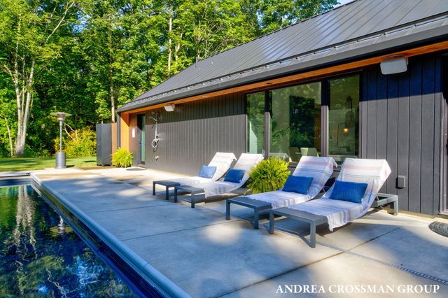 6346 Riverside Road, Fennville, MI 49408