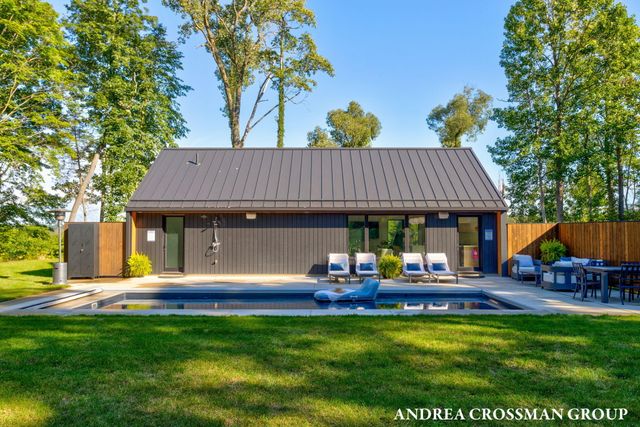 6346 Riverside Road, Fennville, MI 49408