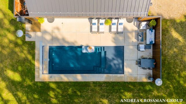 6346 Riverside Road, Fennville, MI 49408