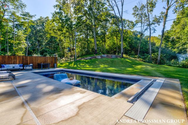 6346 Riverside Road, Fennville, MI 49408
