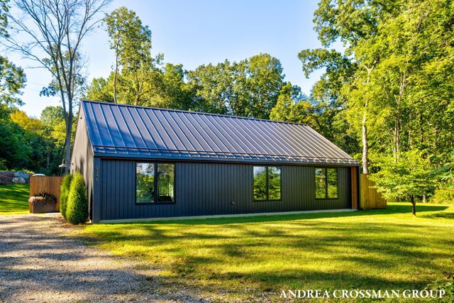 6346 Riverside Road, Fennville, MI 49408